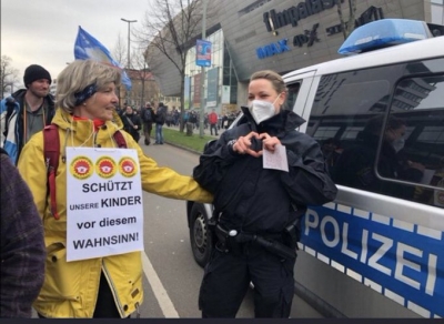 Polizeihauptkommissar Fritsch bezeugt &quot;absolute Harmonie&quot; bei der Großdemo in Kassel am 20.03.2021